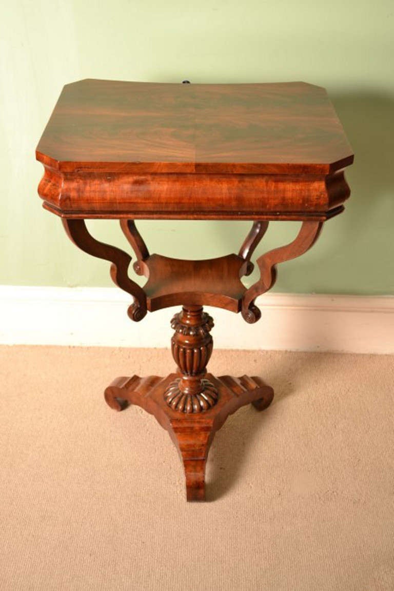 Antique Victorian Flame Mahogany Work Side Table c.1880 In Excellent Condition In London, GB