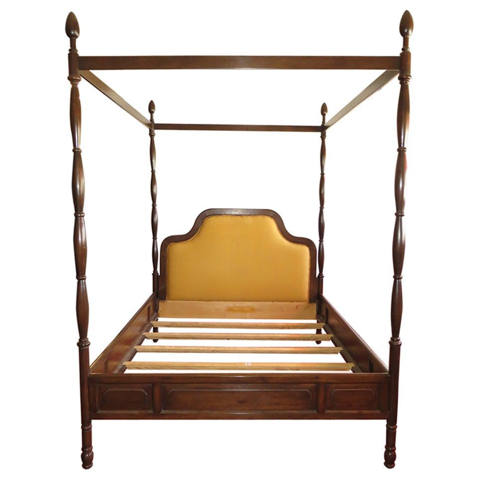 Queen size 1960's 4 poster bed frame For Sale
