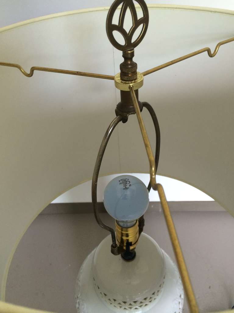 Blanc De Chine Table Lamp In Excellent Condition For Sale In Woodstock, NY