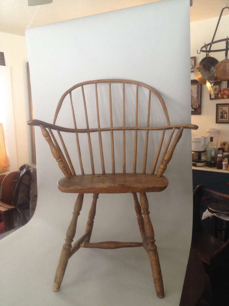 American Classical American Colonial Windsor Arm Chair For Sale