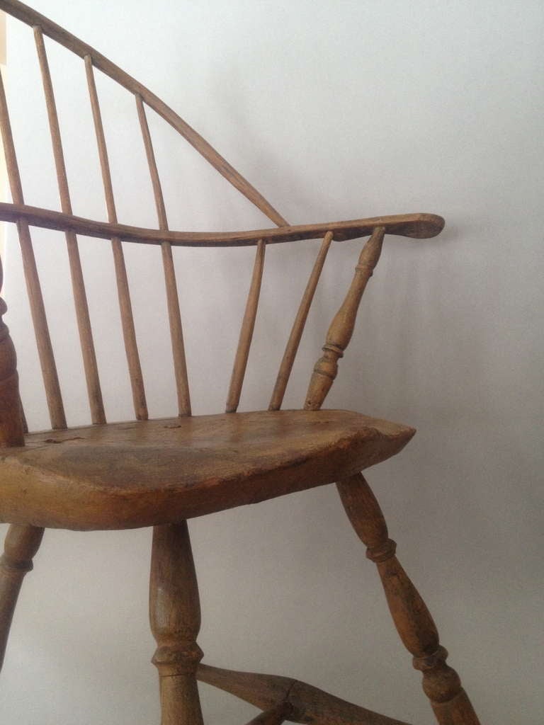 American Colonial Windsor Arm Chair In Good Condition For Sale In Woodstock, NY