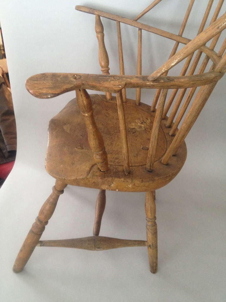 American Colonial Windsor Arm Chair For Sale 3
