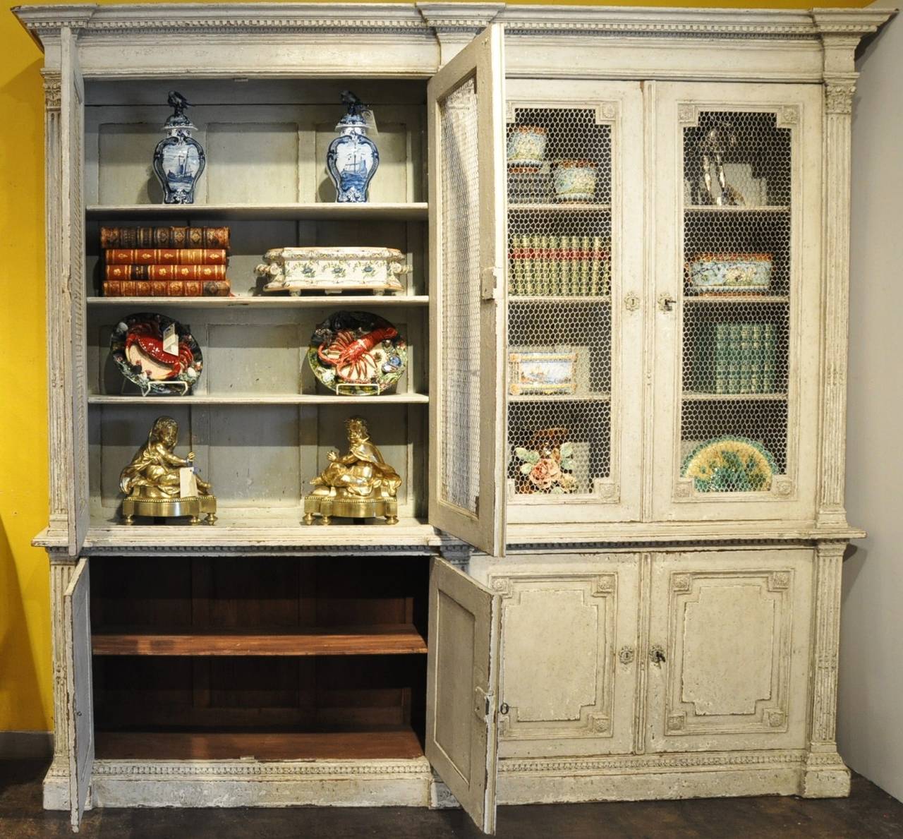 Antique Louis XVI Painted Bookcase Vitrine Display Cabinet In Excellent Condition In Dallas, TX