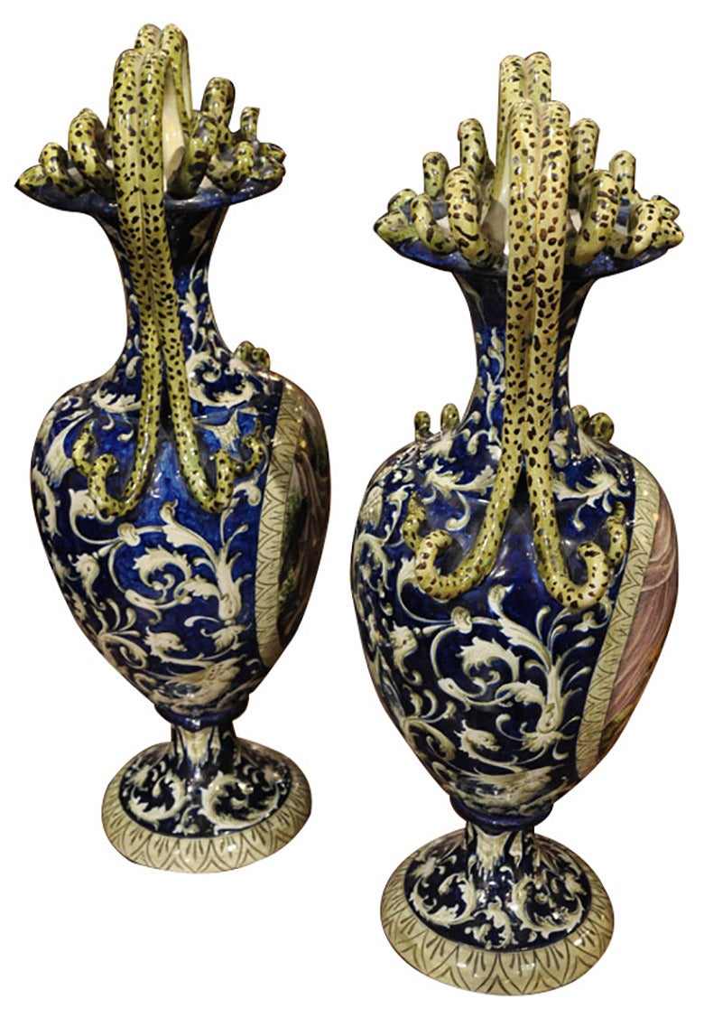Pair of Antique 19th Century Majolica Italian Vases In Excellent Condition In Dallas, TX