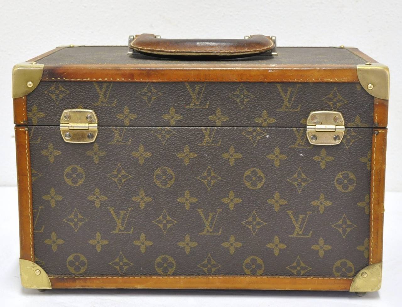 Vintage Louis Vuitton leather make up box (circa 1920). Beautiful condition with both original keys.