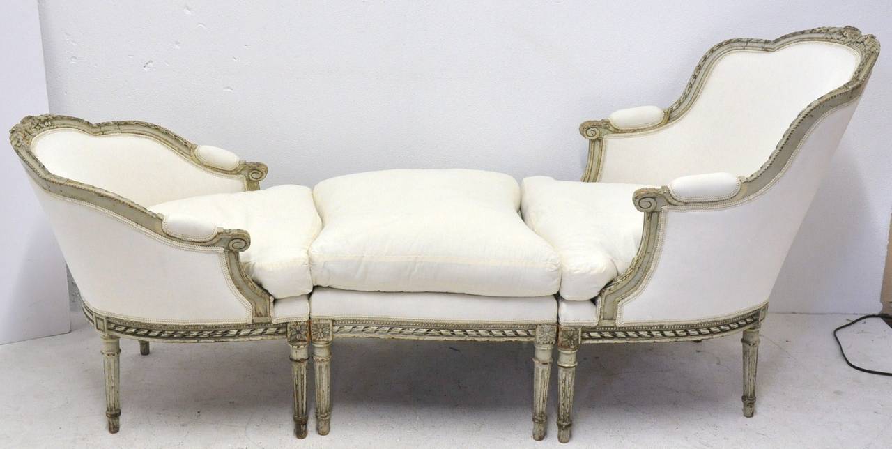 Elegant 19th century Louis XVI Duchesse Brisee or chaise with original painted finish, circa 1860. (French for broken duchess; term for a 