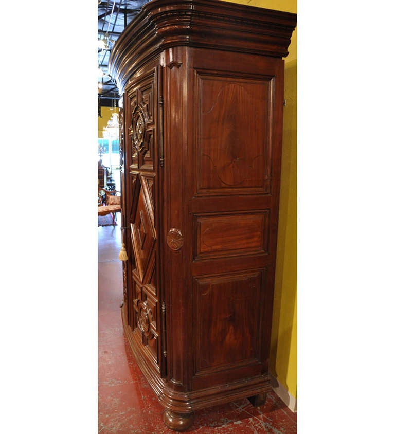 18th Century French Carved Walnut Bow-Front Armoire from the Perigord In Excellent Condition In Dallas, TX