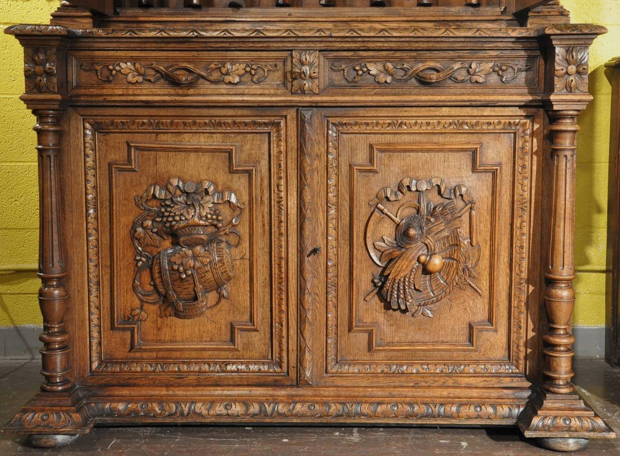 19th C. Carved Gun Cabinet from Normandy In Excellent Condition In Dallas, TX