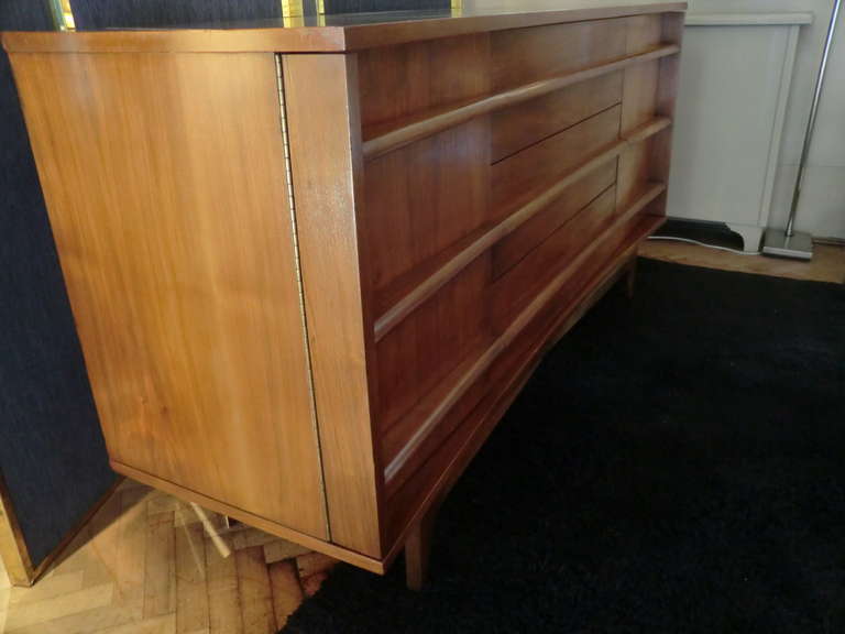 1960's Walnut Sideboard In Excellent Condition In Firenze, IT