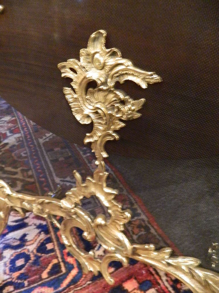 Parafuoco francese del XIX secolo in ottone in stile Rococò in vendita 3