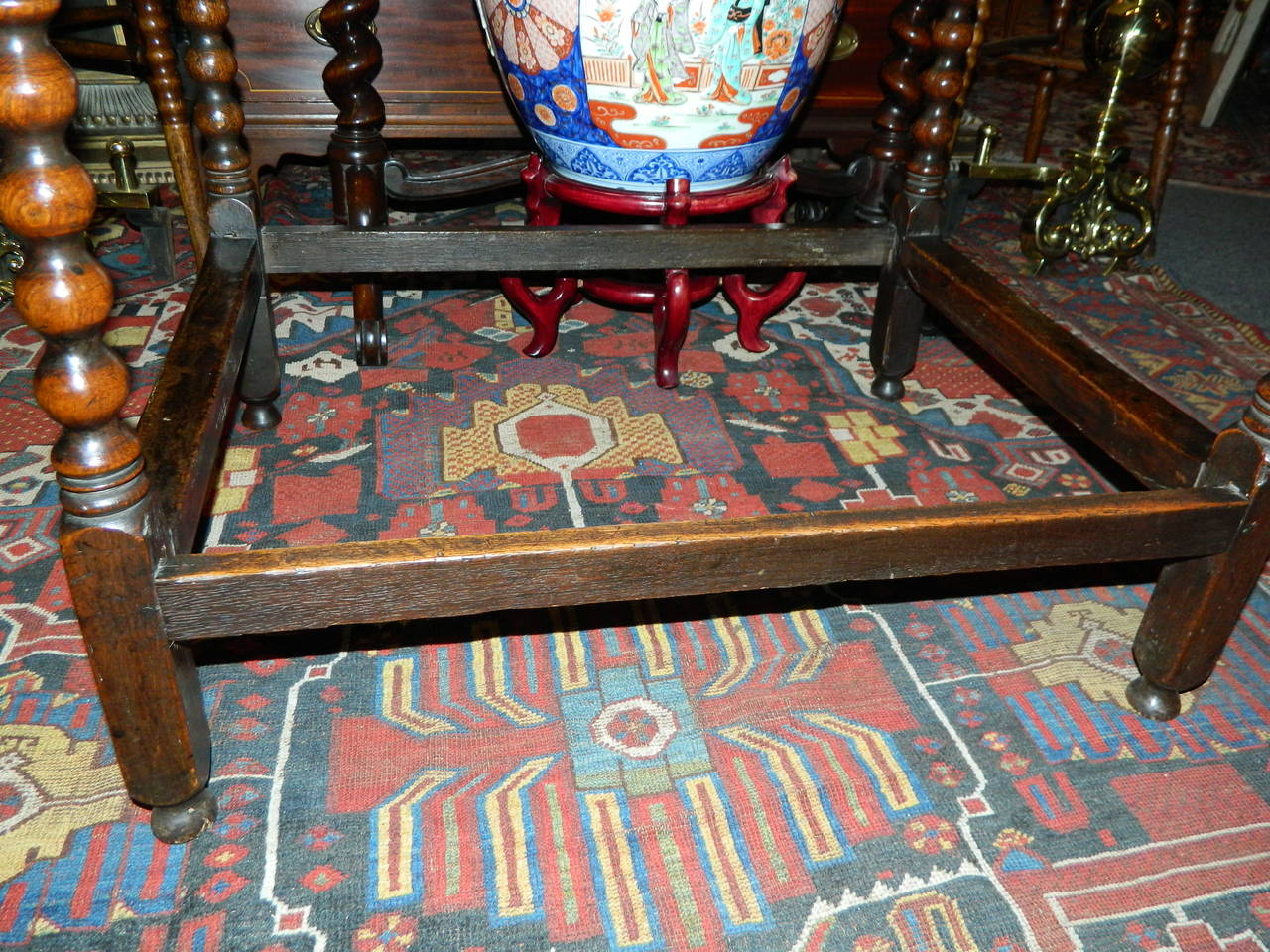 English Oak Bobbin Turned Legs Side Table, Circa 1820 In Excellent Condition In Savannah, GA