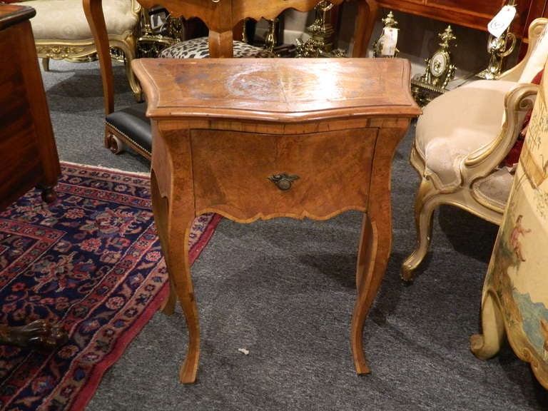 Walnut Pair of Italian Rococo Style Commodini or Side Tables, Late 19th Century