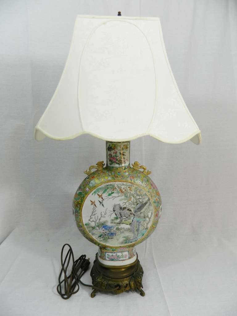 19th Century Rose Medallion Chinese Porcelain Lamp on a Bronze Base 1