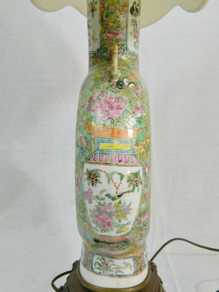 19th Century Rose Medallion Chinese Porcelain Lamp on a Bronze Base 5