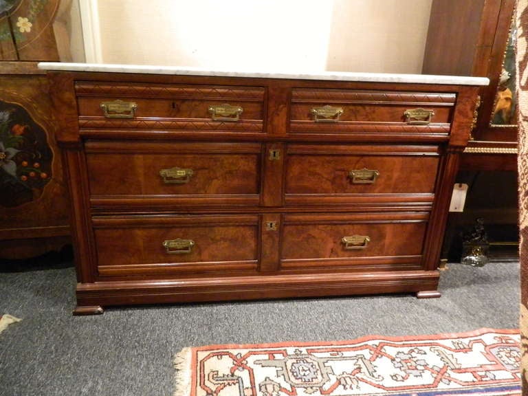 Early 20th century Victorian two over two mahogany chest of drawers with marble top