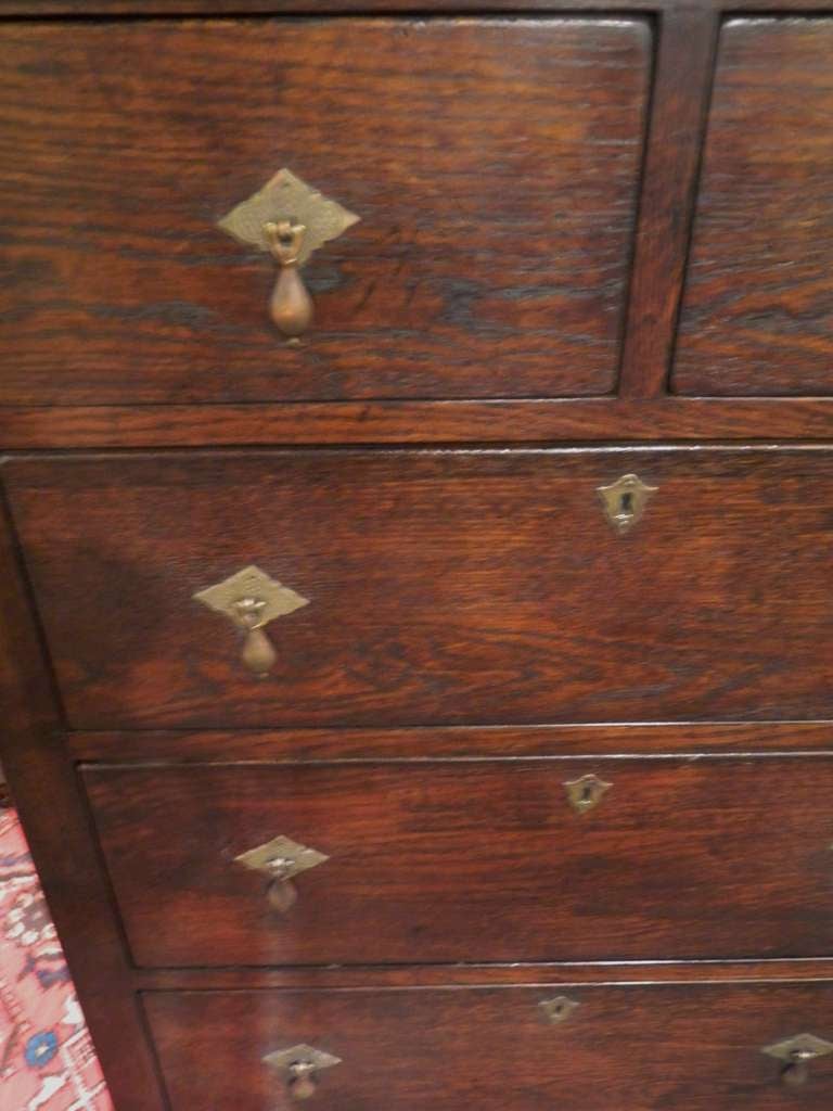 19th Century English Oak Chest of Drawers, Two over Three Drawers, on Round Feet 2