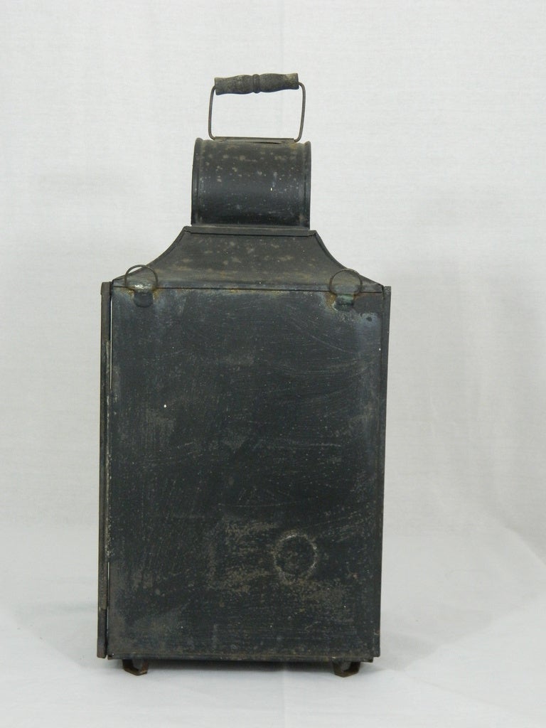 Carriage Gas Lantern with Mercury Glass Reflector In Good Condition In Savannah, GA