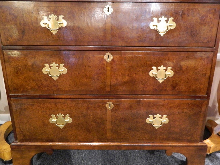George III Walnut and Mahogany Chest on Chest, Fourth Quarter 18th Century In Good Condition In Savannah, GA