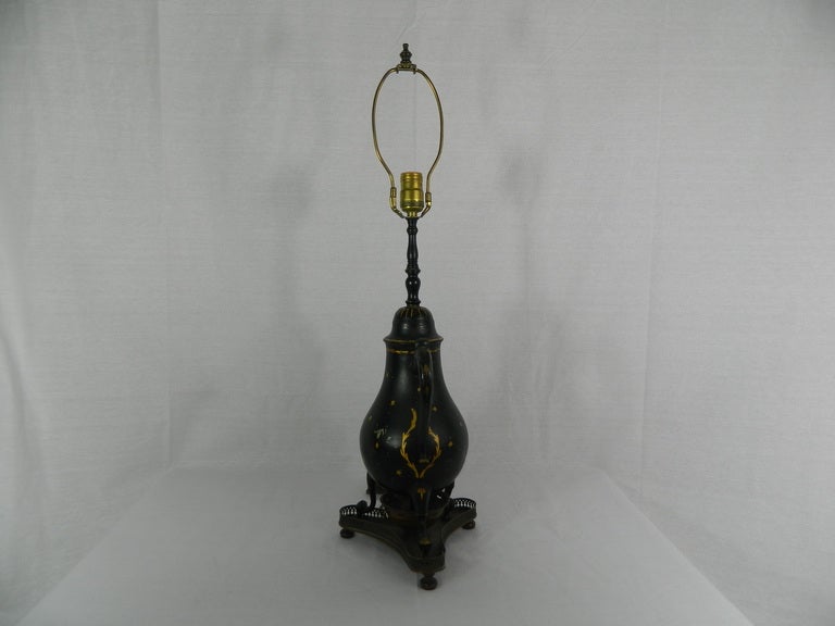 English Chinoiserie Decorated Tole Urn Mounted as a Lamp, 19th Century For Sale