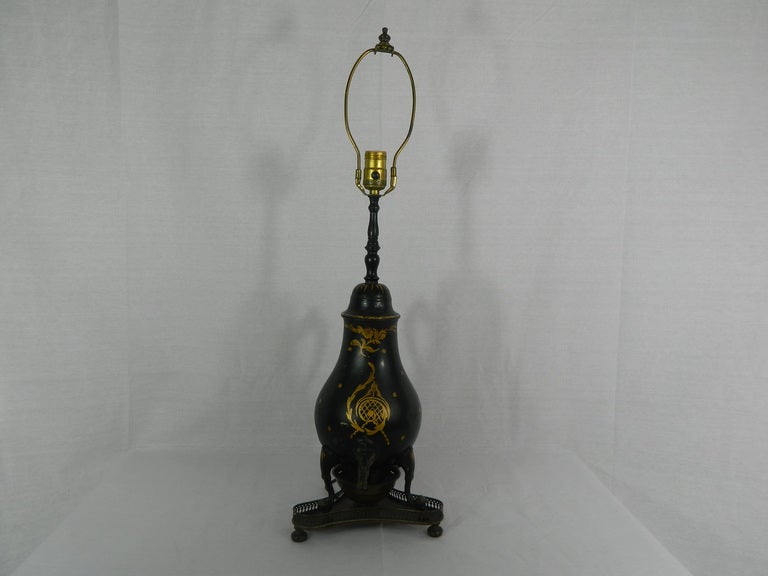 Chinoiserie Decorated Tole Urn Mounted as a Lamp, 19th Century For Sale 3