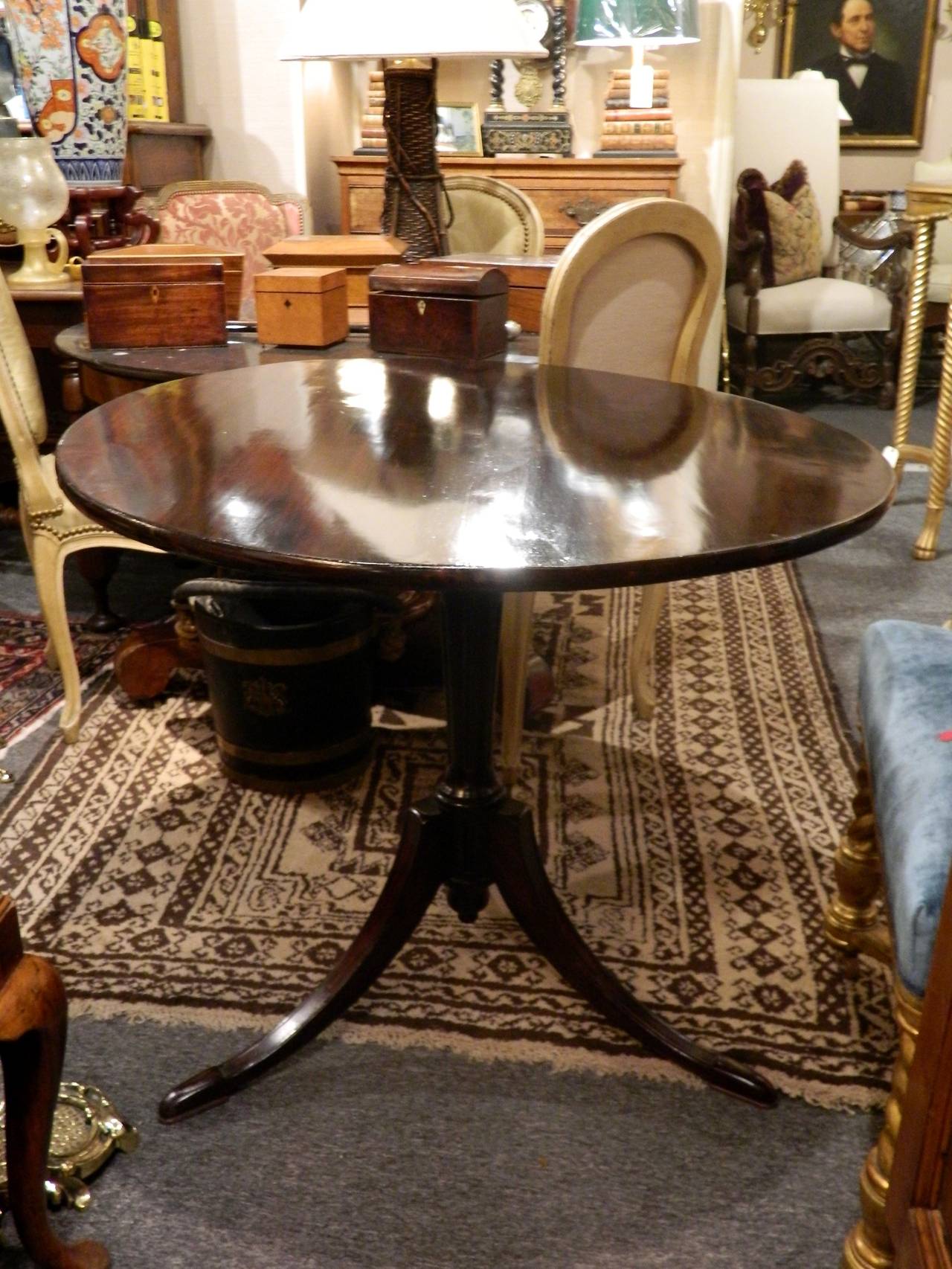 English Regency Tilt Top Mahogany Round Table, 19th Century In Excellent Condition In Savannah, GA