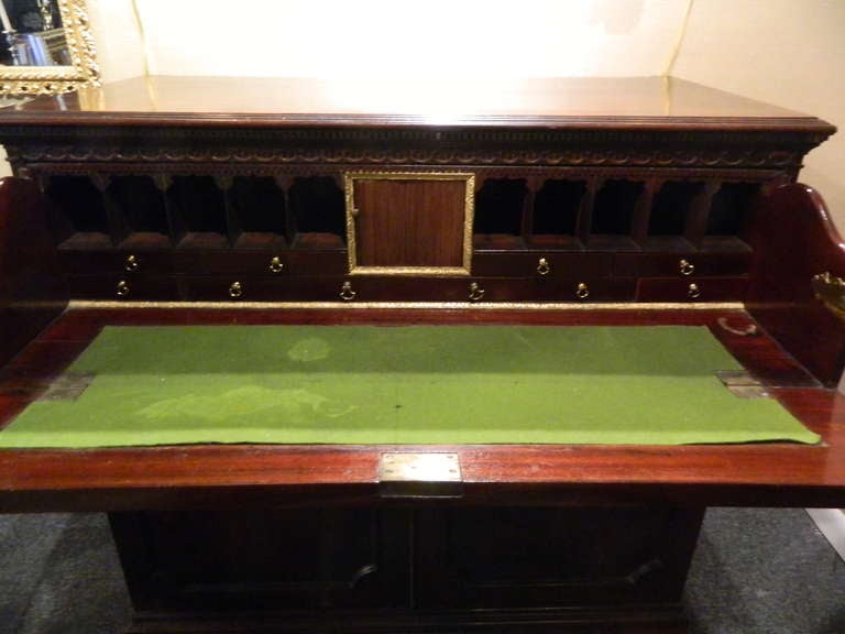 Englischer Butlers-Schreibtisch aus Mahagoni, um 1825 im Angebot 2