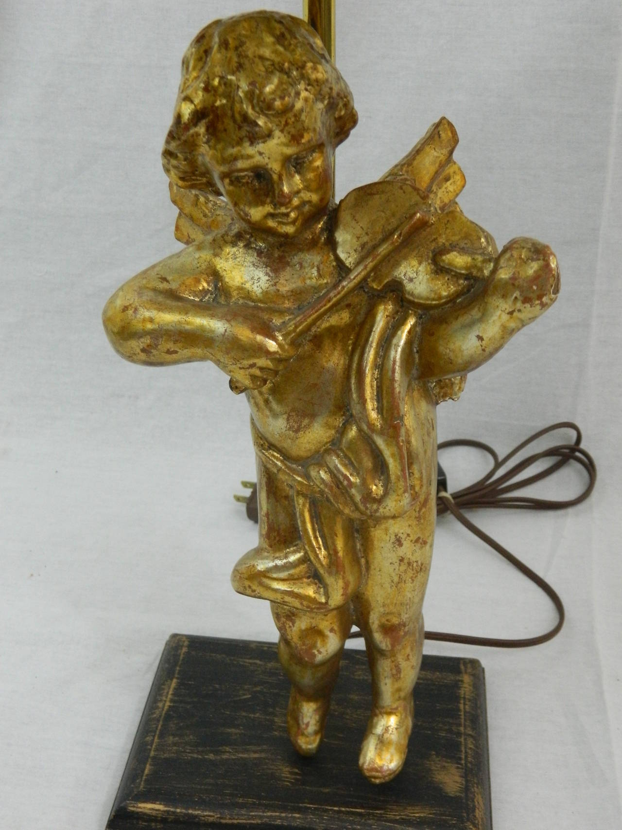 20ième siècle Lampe de style baroque en bois doré sculpté représentant un chérubin ou un putti adapté comme lampe, XXe siècle en vente