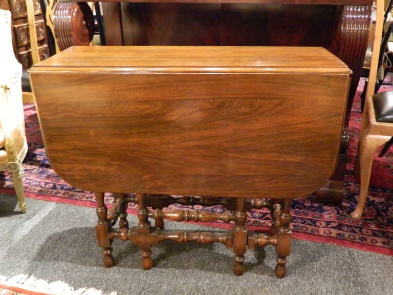 English Gate Leg Table with Barley Twist Legs, Early 20th Century In Excellent Condition In Savannah, GA