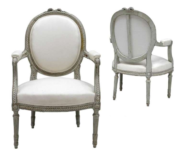 Late 19th Century Pair of French Louis XVI Style Fauteuil or Armchairs on Tapered Ribbed Legs In Excellent Condition In Savannah, GA