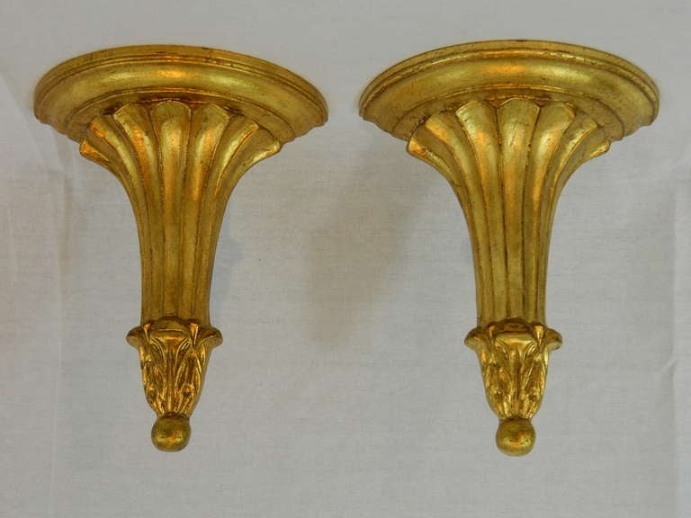 20th Century Pair of Italian Gilt Wood Wall Brackets