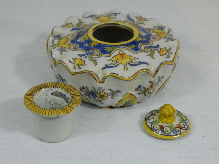 Group of Two French Faience Ink Wells, 19th Century For Sale 4