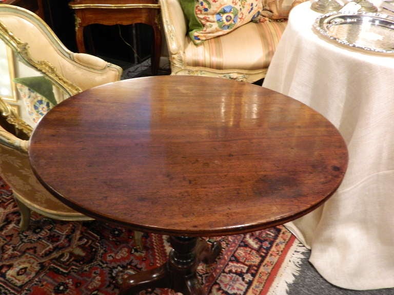 English Oak Tripod Oval Tilt-Top Table, 18th Century In Good Condition In Savannah, GA