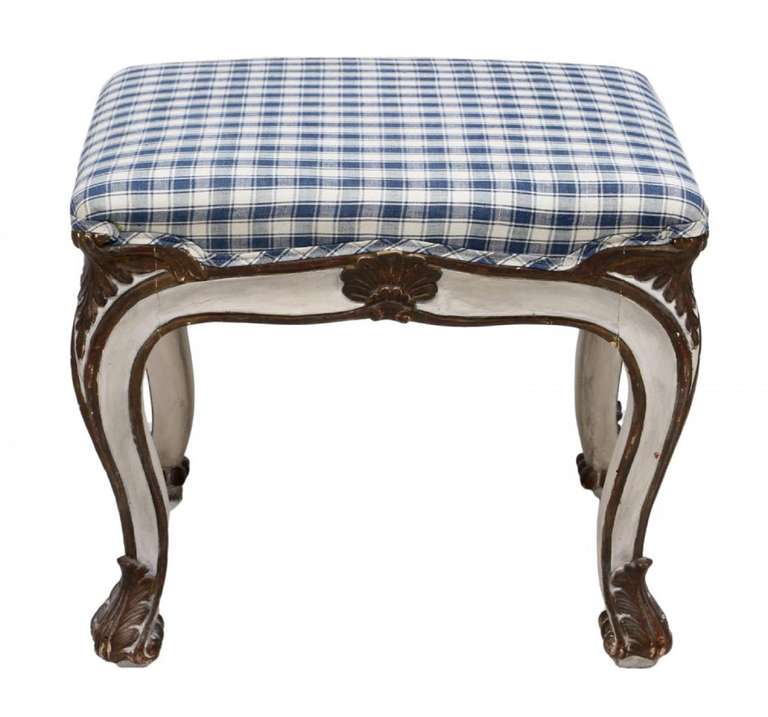 French Late 19th Century Louis XV Style Parcel Gilt Painted Bench or Footstool For Sale