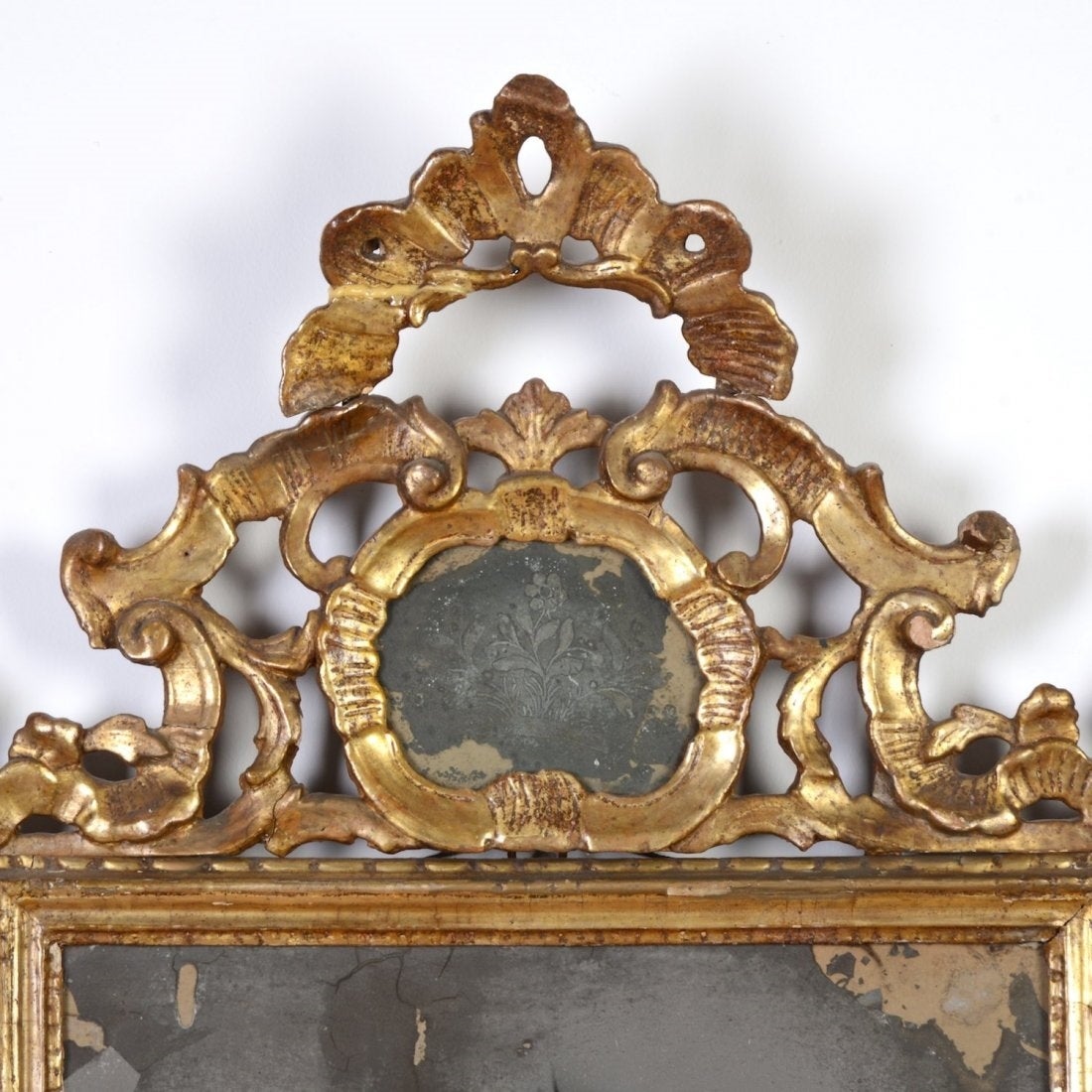 Italian Rococo Giltwood Wall Mirror, 18th Century In Good Condition In Savannah, GA