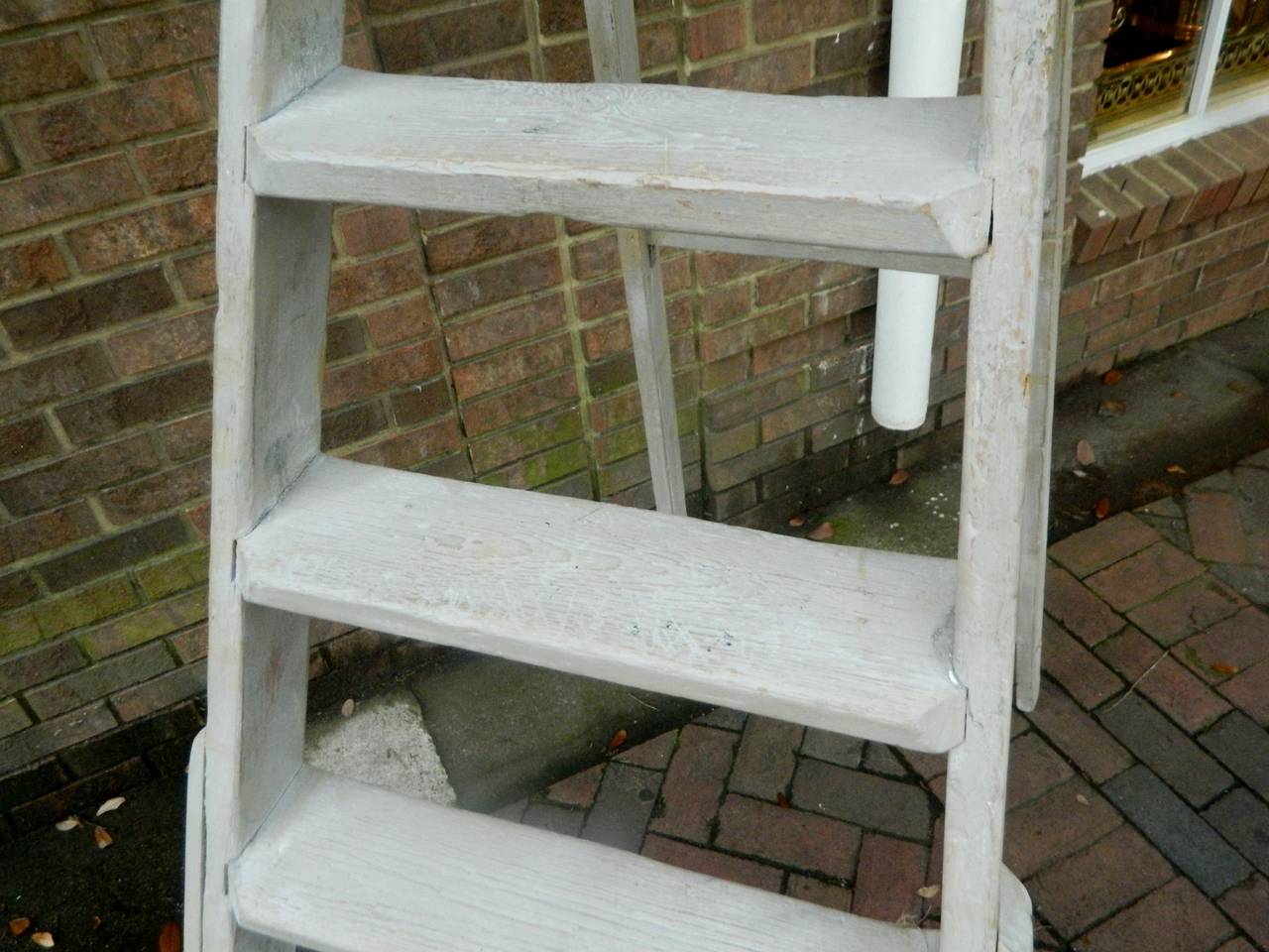 French Painted Library Ladder with Eight Rungs, Early 20th Century 2