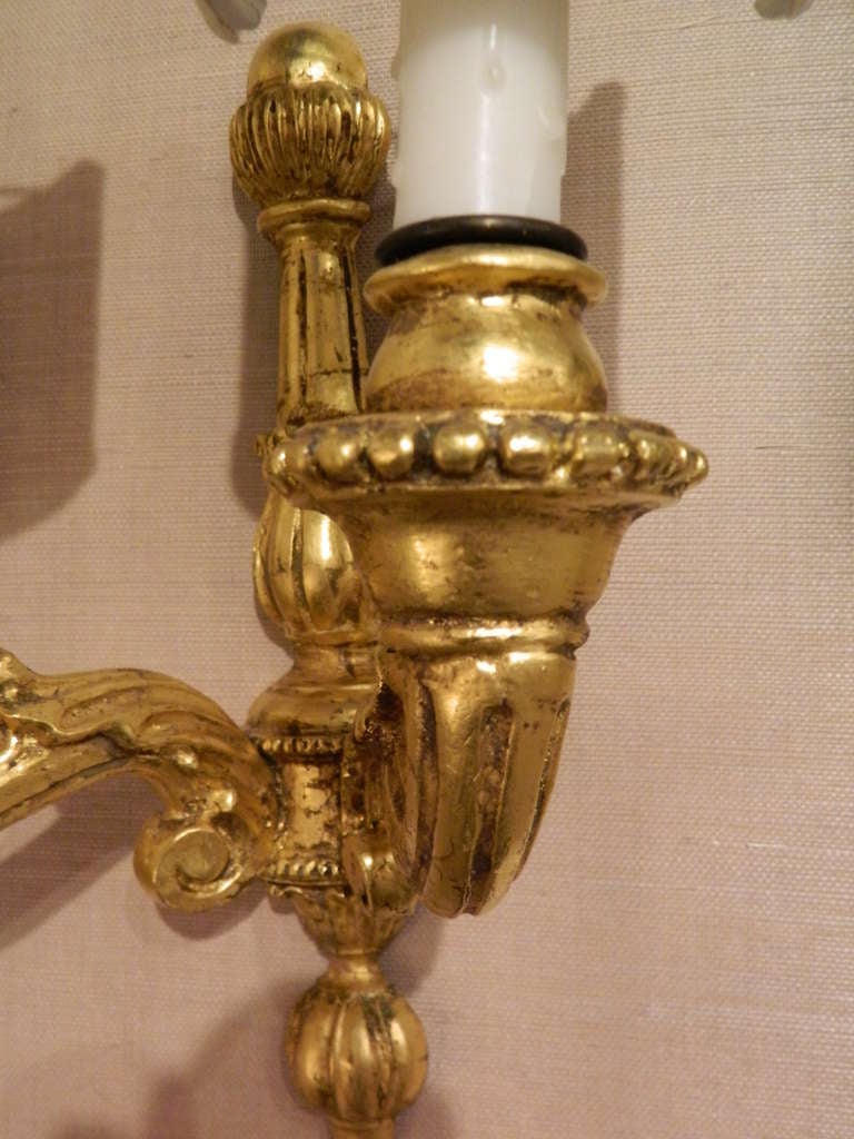 Giltwood Pair of Italian Gold Leaf Wood Wall Sconces, 20th Century For Sale