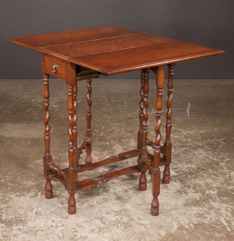 19th Century English Oak Gate Leg Table on Barley Twist Legs with Stretchers In Excellent Condition In Savannah, GA