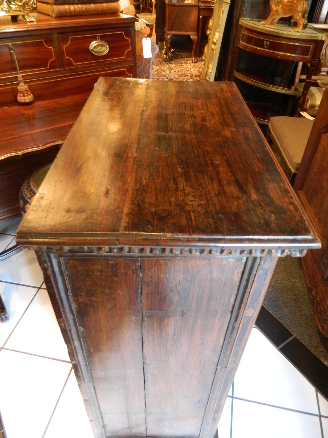 Italian Walnut Commodino or Chest of Drawers on Bracket Feet, 17th Century In Excellent Condition In Savannah, GA