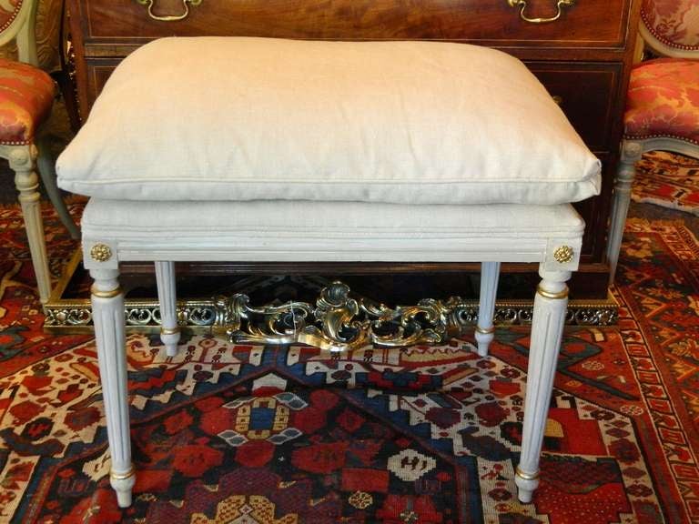 Louis XVI Style French Painted Tall Stool with Gold Trim, Early 20th Century In Good Condition In Savannah, GA