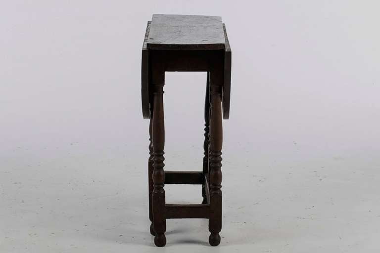 Early 19th Century English Oak Gate Leg Table 3
