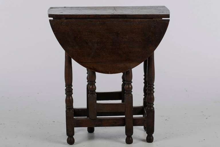 Early 19th Century English Oak Gate Leg Table 4