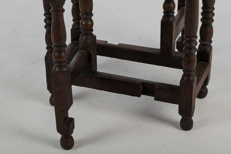 Early 19th Century English Oak Gate Leg Table 6