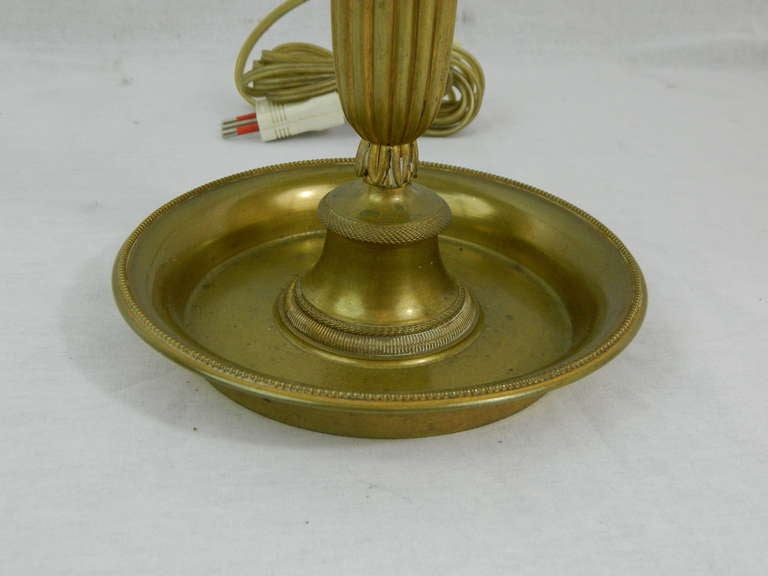 Dreiflammige Bouillotte-Lampe aus vergoldeter Bronze im Louis-XVI-Stil des 19. Jahrhunderts im Angebot 1