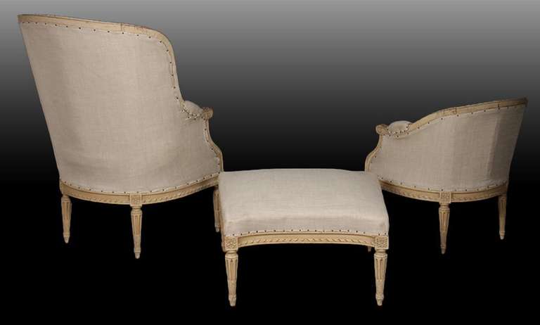 Late 19th Century French Louis XVI Style Carved and Painted Duchesse Brisee In Excellent Condition In Savannah, GA