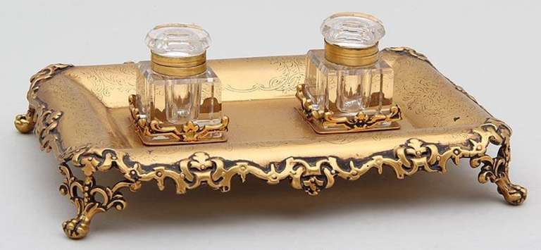 Circa 1907 Sheffield Walker & Hall Silver Inkstand, on four paw feet with etched decoration