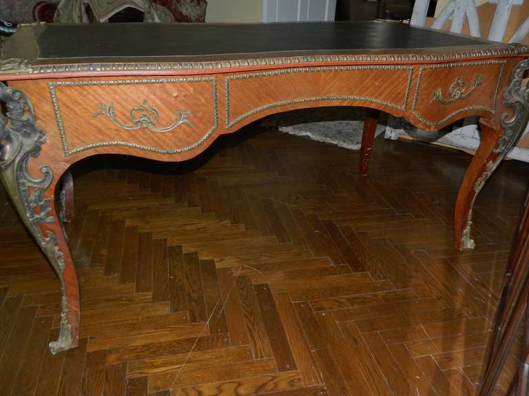 French Louis XV Style Bureau Plat or Desk with Leather Top, 20th Century