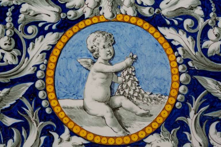 19th Century Richard Ginori Faience Charger Decorated with Putti In Excellent Condition In Savannah, GA
