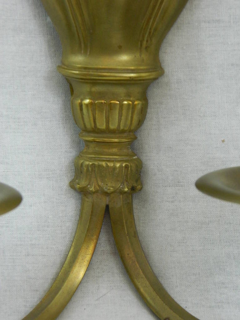 Zwei Wandleuchten aus vergoldeter Bronze im Louis-XVI-Stil von Sterling Bronze Co im Zustand „Gut“ im Angebot in Savannah, GA