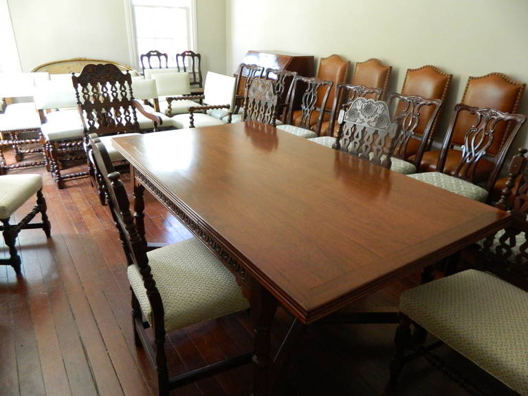 American Early 20th Century Mahogany Extending Dining Table
