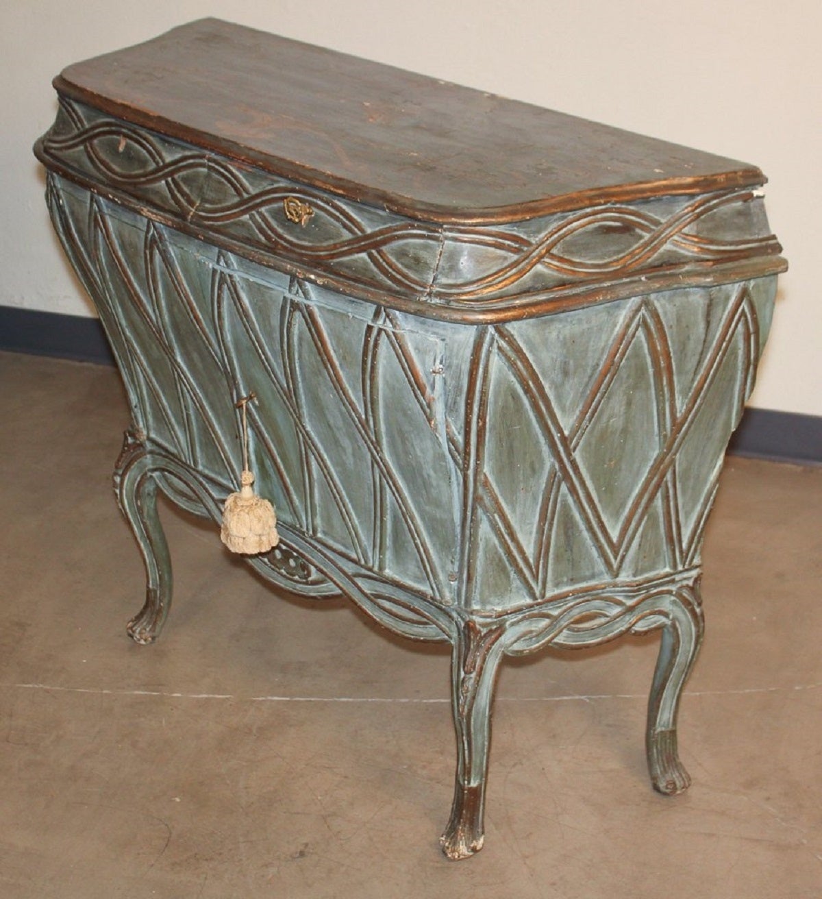 Italian Painted Commode, 18th Century In Excellent Condition In Savannah, GA